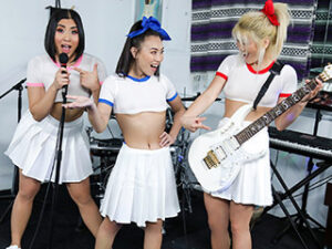 Emerald Loves e le sue amiche si fanno scopare duramente in una sessione in uno studio coreano malizioso