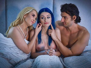 Aaliyah Love neukt Jewelz Blu om haar slechte houding en gedrag volledig te corrigeren
