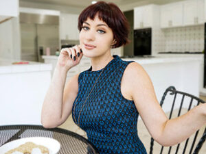 Jessica Ryan descubre el porno online y se deja follar intensamente para satisfacer sus antojos sucios