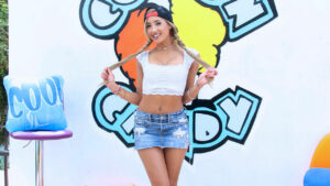 Chloe Amour este futută în cur și suge pula după ce este futută anal