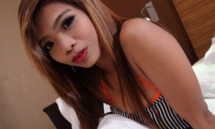Slutty Thai bargirl sucks and fucks a horny foreign tourist