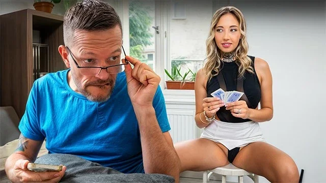 Hailey Queen si siede in faccia a Ian Scott e gli cavalca il cazzo in una scena cuckold nel letto a castello