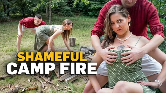 Livia Venom beugt sich am Lagerfeuer für Sam Bournes Schwanz vor
