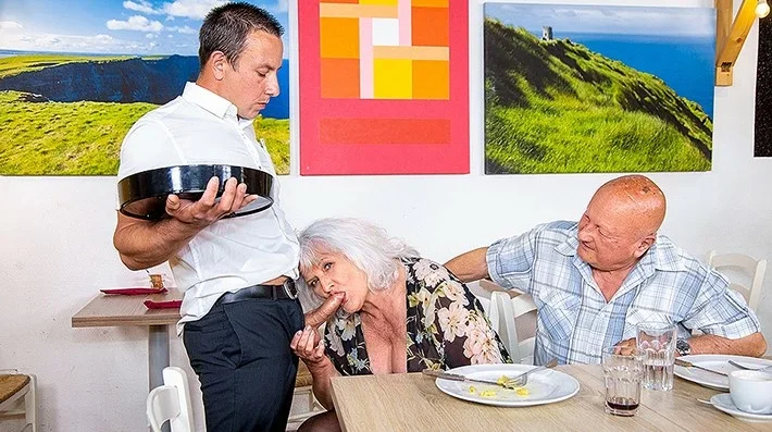 Judy Enfia a Garganta no Pau do Roberto e Deixa Ele Comer a Buceta Madura Dela
