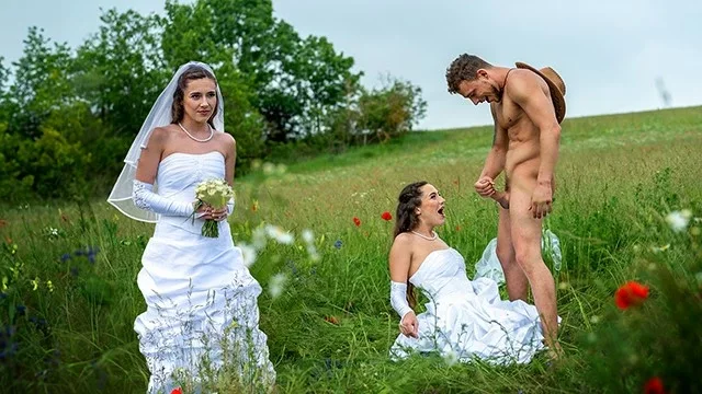 Sakura Hell lutscht Schwanz und lässt sich in einem pastoralen Braut-Rollenspiel in den Arsch ficken