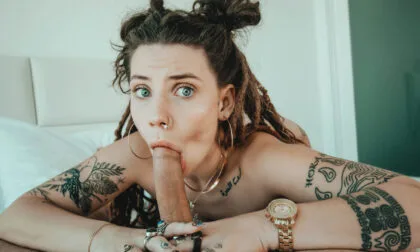 POV Creampie avec une fleur Indica tatouée