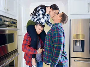 Tory Bellamy ist ein kleines Schulmädchen, das hart gefickt wird, nachdem es in die Friendzone gesteckt und weggebracht wurde