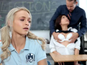 Audrey Royal i Emma Hix mają cipki wydymane przez nauczyciela podczas wyborów
