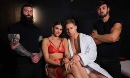 Samantha Creams se fute într-o sesiune fierbinte de masaj erotic cu puli mari